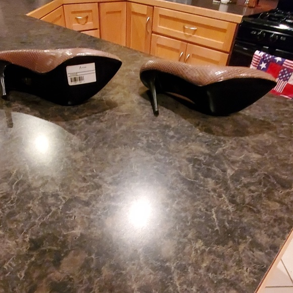 Heels - Picture 2 of 2